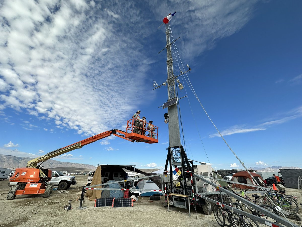 Thank you HEAT from BRC for helping us swap our winch motors. MAPS tower is no longer stranded. #BurningMan