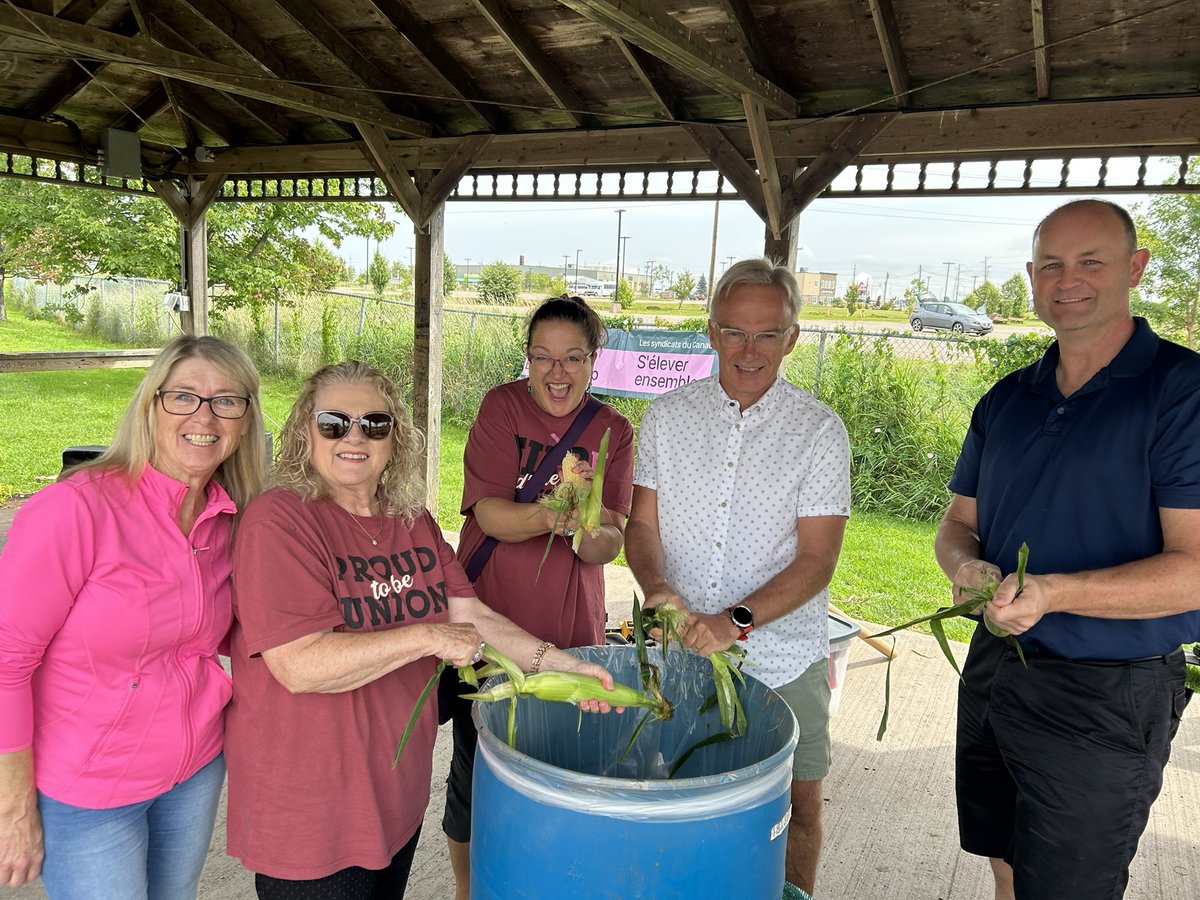 SeanCaseyLPC's tweet image. What a beautiful weekend in Charlottetown. 🌞

On Saturday, I took part in the Bike Friendly Communities ride though Victoria Park.🚴 

Then off to the annual Labour Day BBQ hosted by the PEI Federation of Labour. With food, games, and music it was the place to be on Monday.🌭🍔