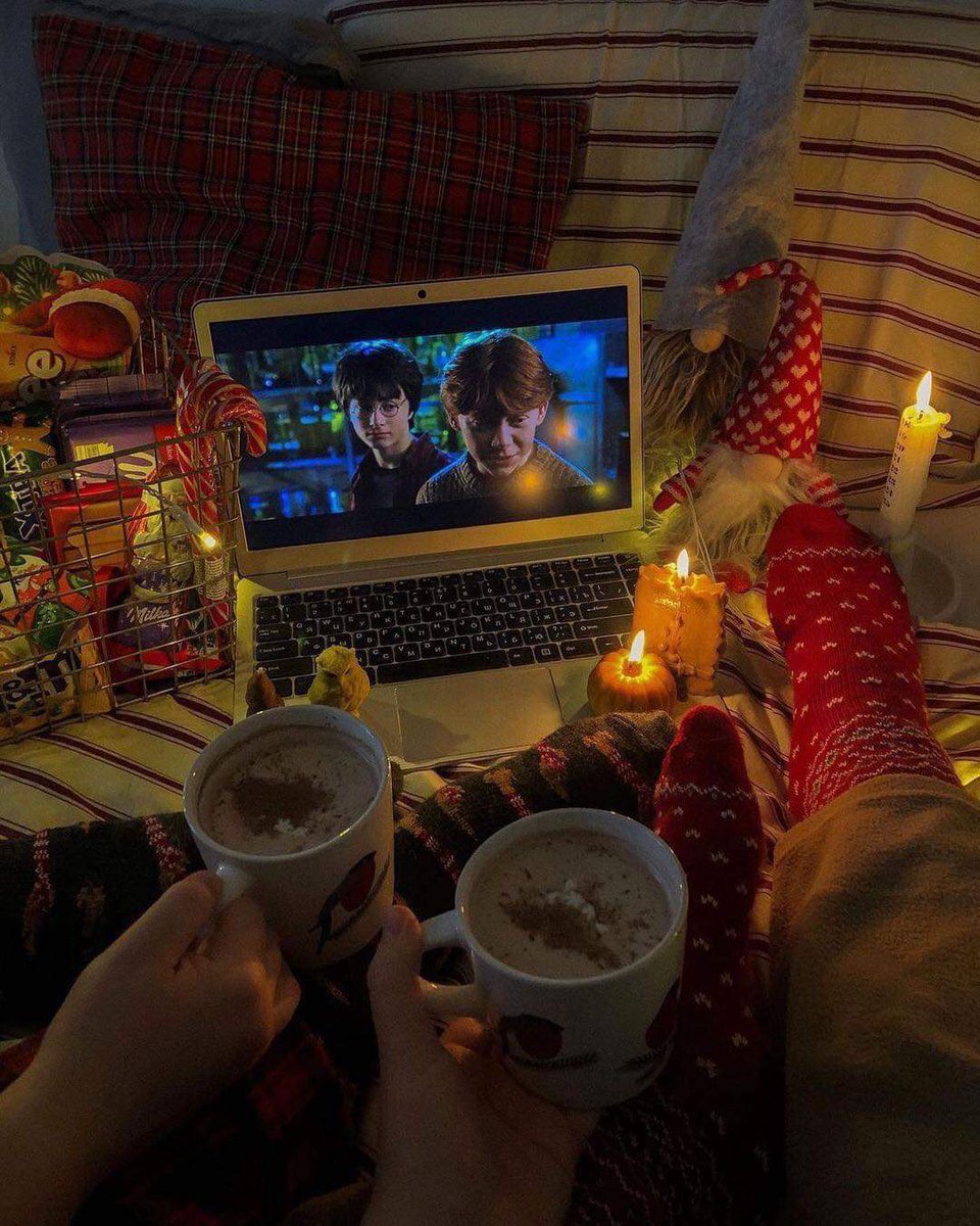 meandwh's tweet photo. movie night date 🍿 https://t.co/bb8mH3XzdB