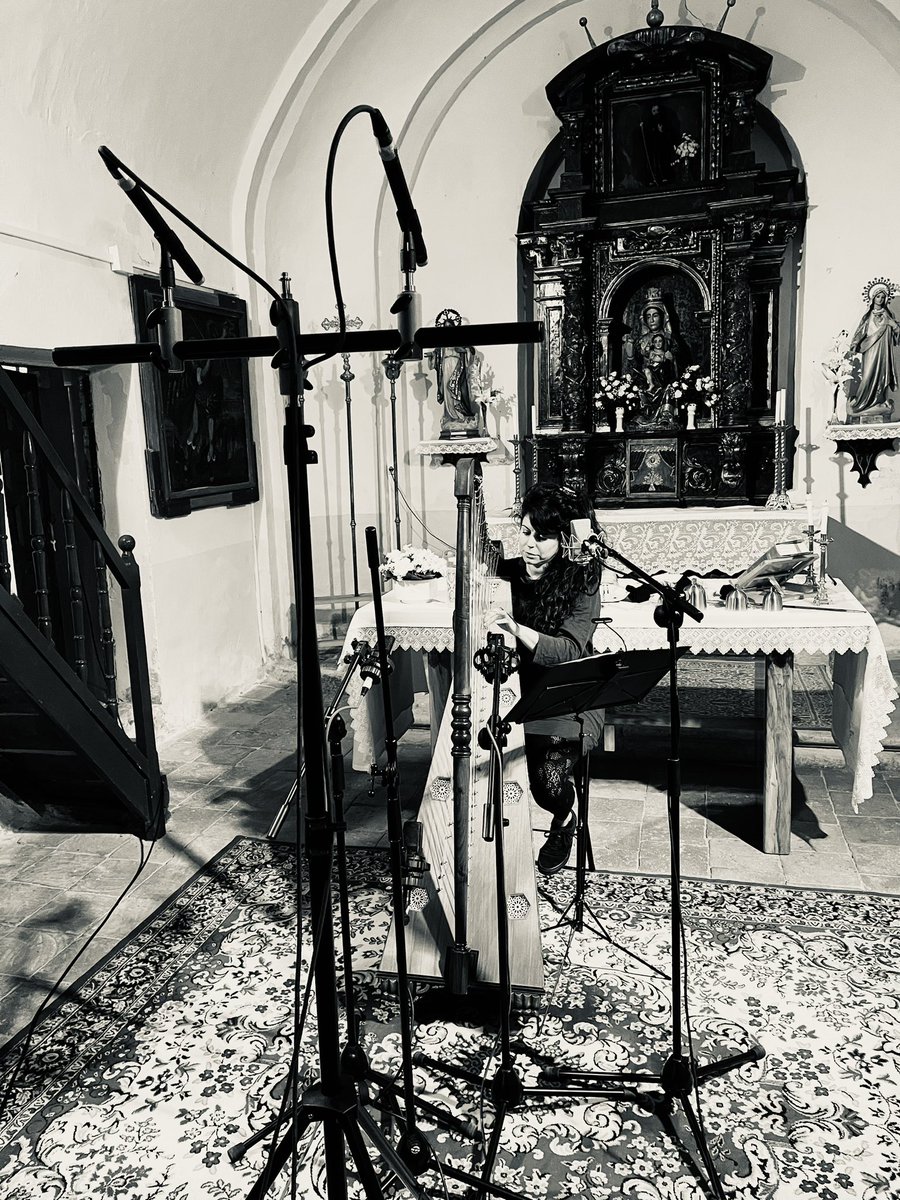tenorvictor's tweet photo. Y sin pausa, aquí estamos con mi @SARAAGUEDAARPA perfilando el que será su próximo CD con #VNStudio @VNmusica en su sitio, #Alconadilla en Segovia. Un proyecto aúpes interesante del que sabréis más en breve. #musicaymujer #creadoras #musicarenacentista #arpa #musicaclaisca https://t.co/GEN45iWTVq