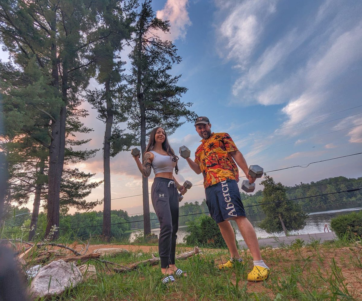 Cottage country for the win 🌳🌲 
Stay hydrated during this heat wave!  #nature #naturelovers #Canada #healthiswealth #fitness #boozefree #CannabisCommunity #MSOGang  @shompzilla
