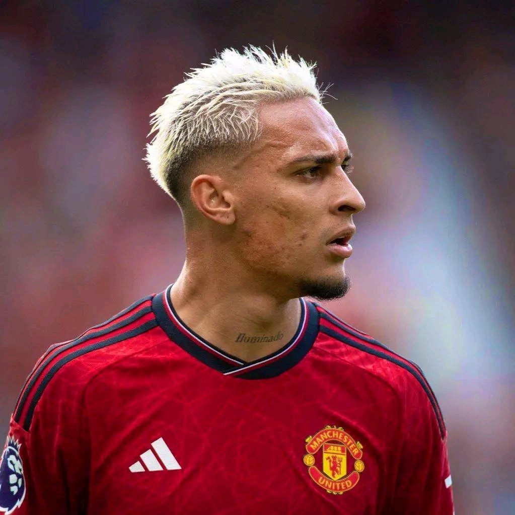 Manutd9ja_'s tweet photo. BREAKING: Manchester United are evaluating removing Antony after new complaints from his ex-girlfriend.

(Source: UOL Esporte)

#mufc https://t.co/3KNCZmxtCF