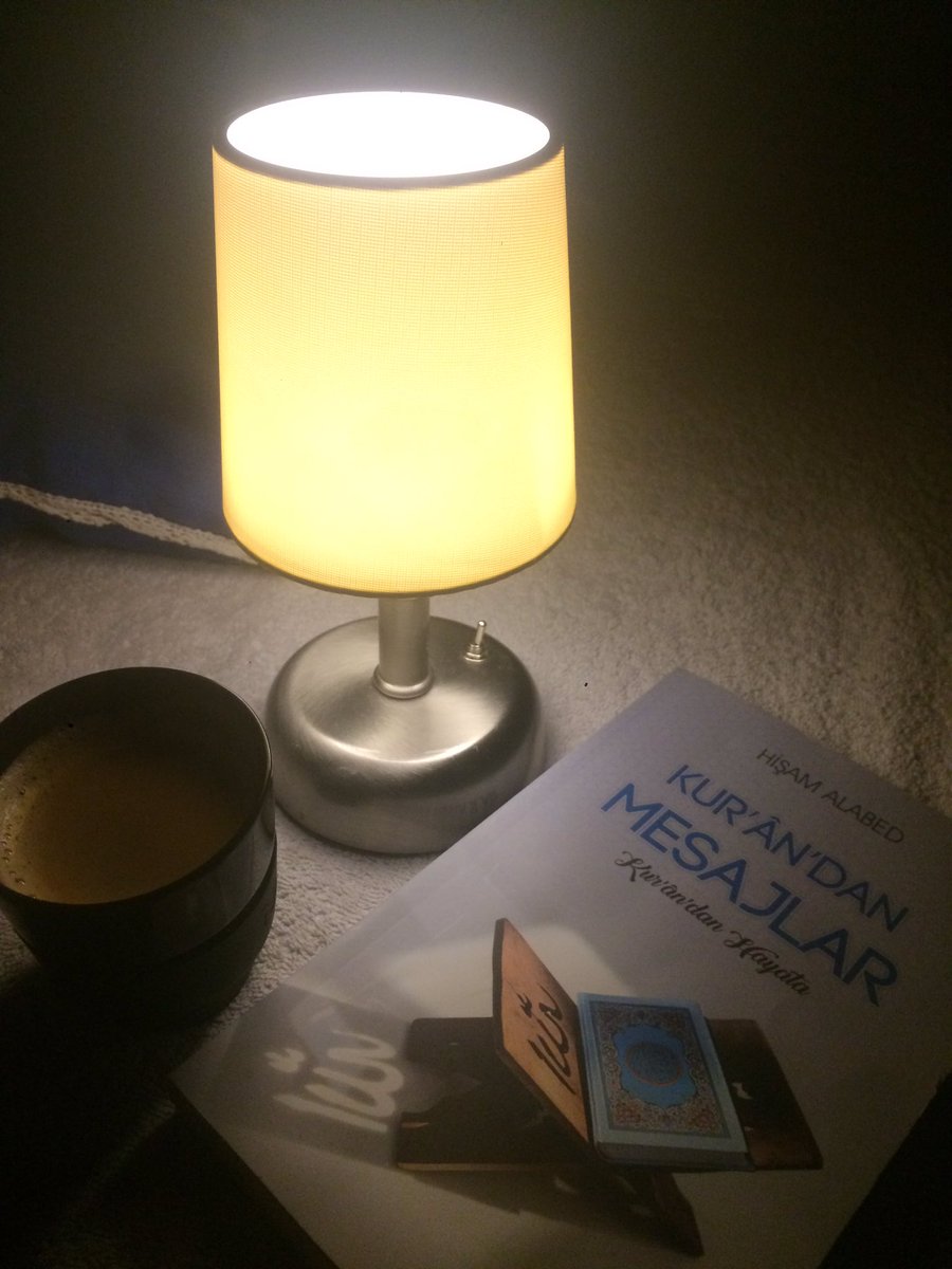 Her Müslüman dini konularda bilgin olmak zorundadır! Bir başka ifade ile her Müslüman Kur'ân'ı anlamaya çalışmak zorundadır! 

"Sana bu mübarek Kitab'ı, âyetlerini düşünsünler ve aklı olanlar öğüt alsınlar diye indirdik." (Sâd 38/29)