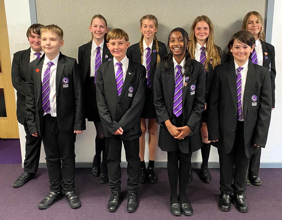 SuttonAcademy's tweet photo. A huge thanks to all our student ambassadors who came into school on their day off to help and support our new year 7 students on their first day! This really is #thesuttonway in action! #livednotlaminated #year7 #suttonfamily #community https://t.co/1RwkqecFbh