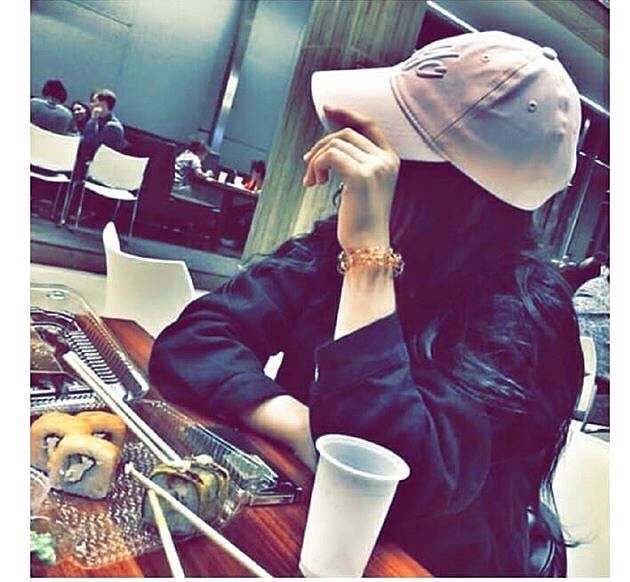 funhubbd's tweet photo. Am the only one who have no friends on Twitter? https://t.co/e4AxyMwRNt