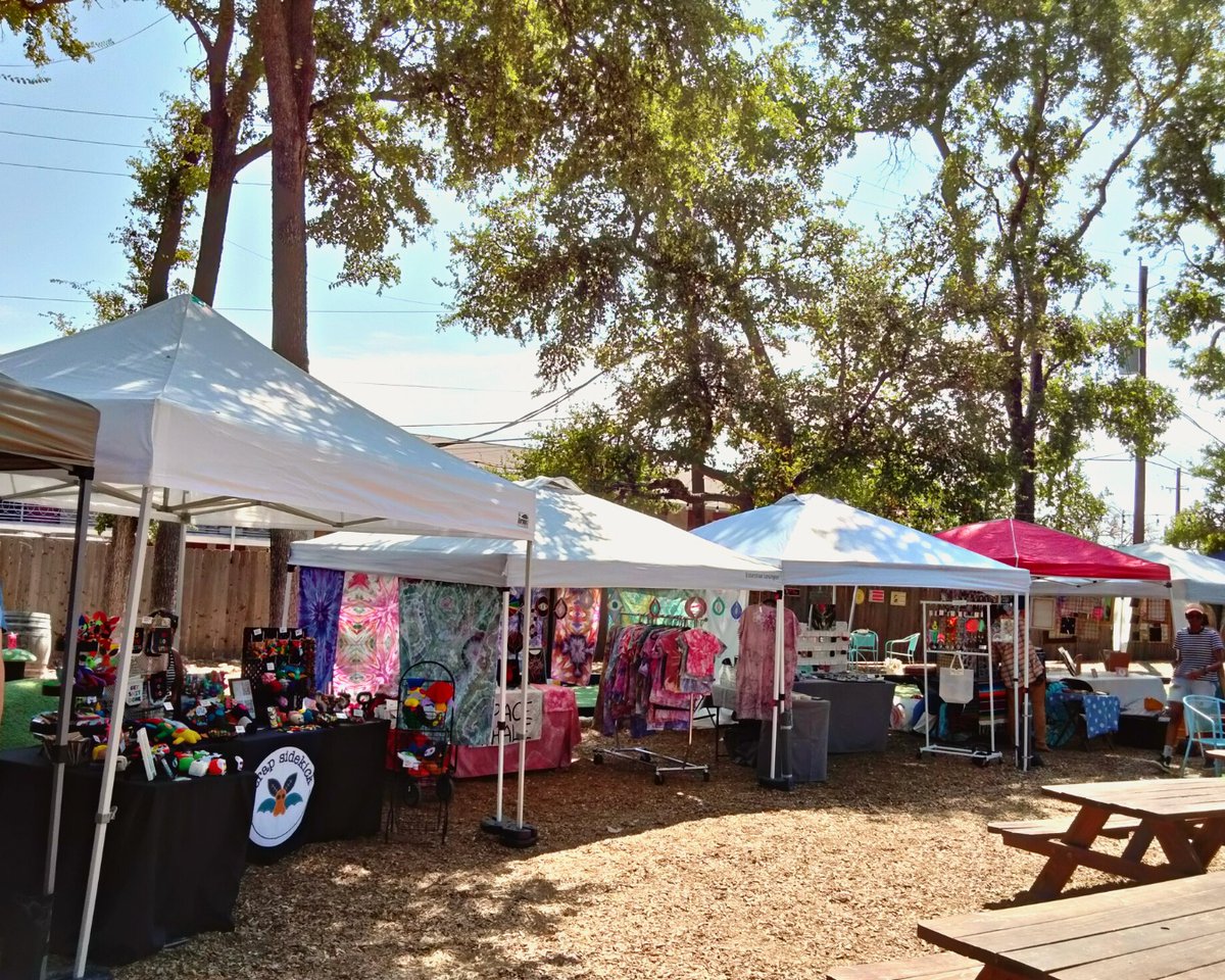 thegalleryatx's tweet image. Feelin' alllll the FALL vibes at our Art in ATX: Fall Market this past weekend! ⁠
⁠
📲 Swipe to see our talented vendors' autumn-themed artwork, live performances at the @batchatx stage, and happy customers!

#TheGalleryATX #ThingsToDoInAustin #ATX