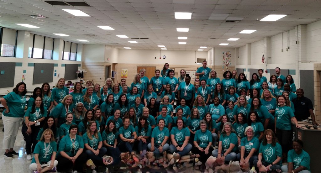 SEELilHawks's tweet photo. We hope our Hawks had a great day! Here's to a great year! https://t.co/KiLAqzry51