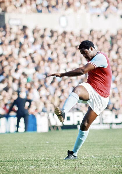 robertmdaws's tweet photo. #ClydeBest of @WestHam . #LUFC , Elland Road , Oct 1971 https://t.co/O5auctgQje