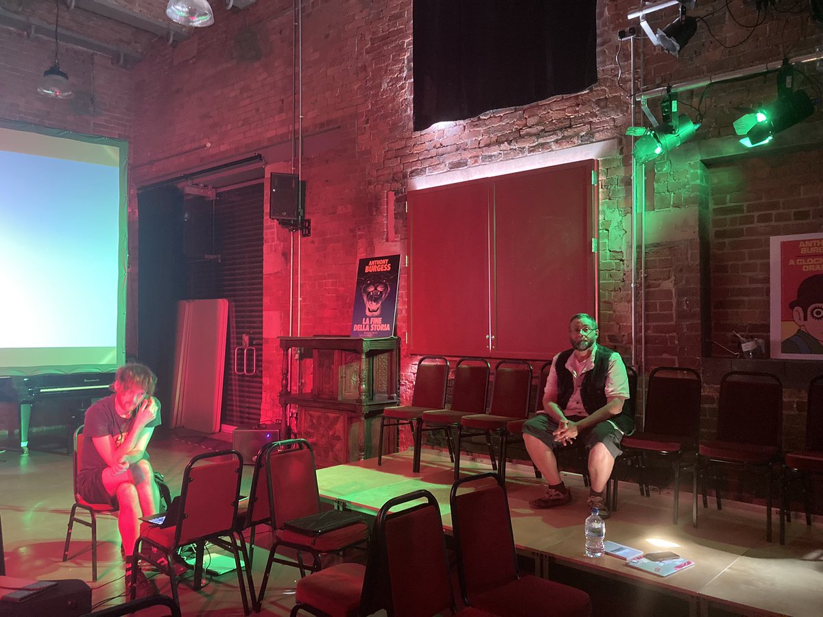 mcyopera's tweet photo. Lighting experiments and expert advice from guest mentor Gavin Osborn!
🚊🎟️ 🛄🆕 All welcome at our 15-minute opera performances on Friday 
🔜 Tickets: https://t.co/az5UcqOyxO https://t.co/PdcE3qnAgB