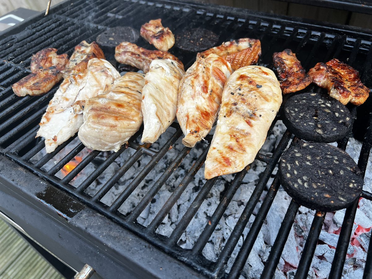 When it’s been a chewy kinda day, light the charcoal, pull your new apron on and break out the <a href="/screaming_chimp/">Screaming Chimp Chilli Sauce</a> chilli sauce and chimponaise!!! Boom….