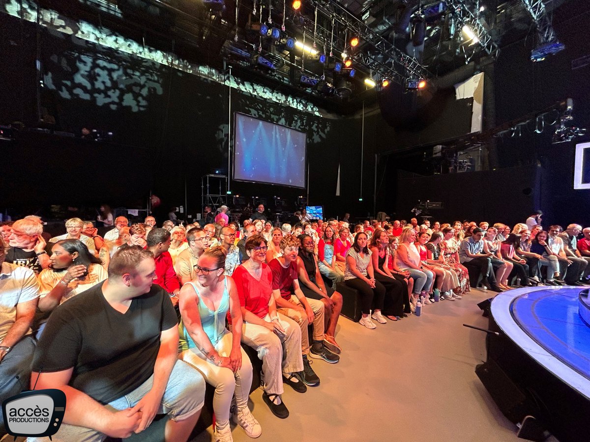 AccesProd's tweet photo. 😊
C'est la rentrée pour nous aussi !!
Merci au public présent le 5 Septembre 2023 pour le tournage de N OUBLIEZ PAS LES PAROLES
Réservations sur https://t.co/2afiP7bWWJ
.
#NOPLP #chanson #Maestro #maestros #musique #micro #microdargent #chant #song #music #casting #masters https://t.co/gUozC90mhV