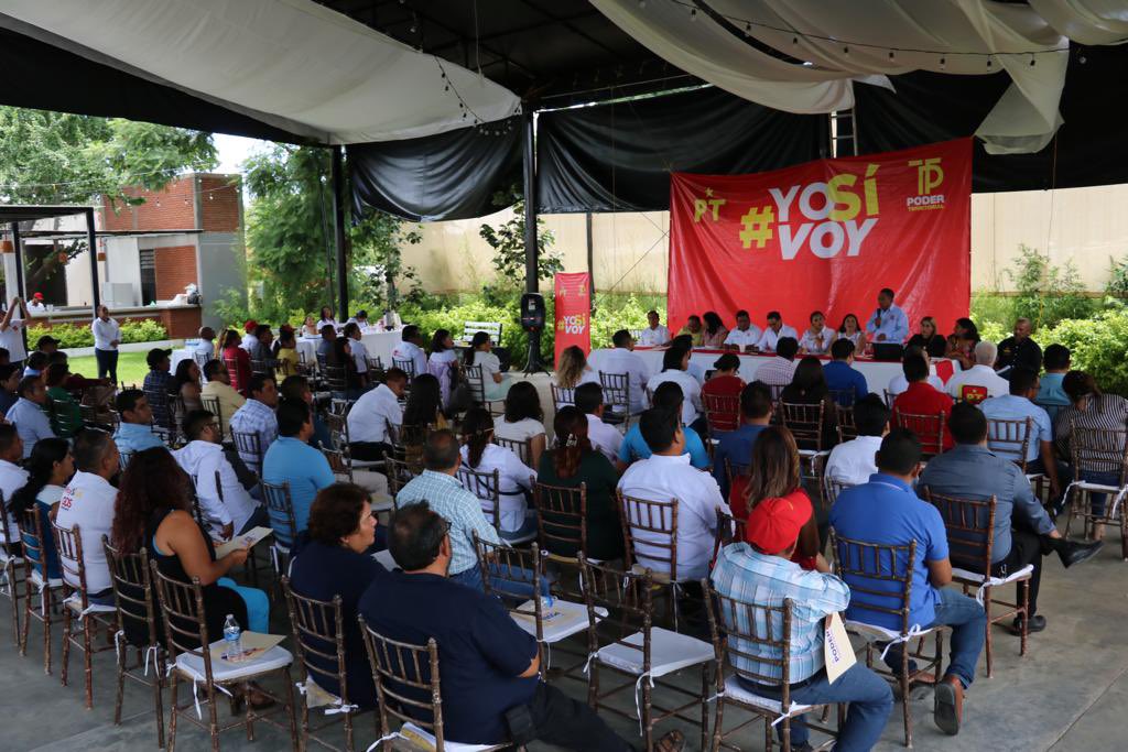 lopezneliolenin's tweet photo. ¡Más fuertes y más firmes rumbo al 2024!

Realizamos una extraordinaria Reunión Estatal de las y los promotores de Afiliación del @PTnacionalMX en #Oaxaca. Acordamos impulsar las tareas prioritarias que fortalezcan al Partido rumbo al 2024. 

Somos el #PoderTerritorial del PT Oax https://t.co/C5yY1qlSwk