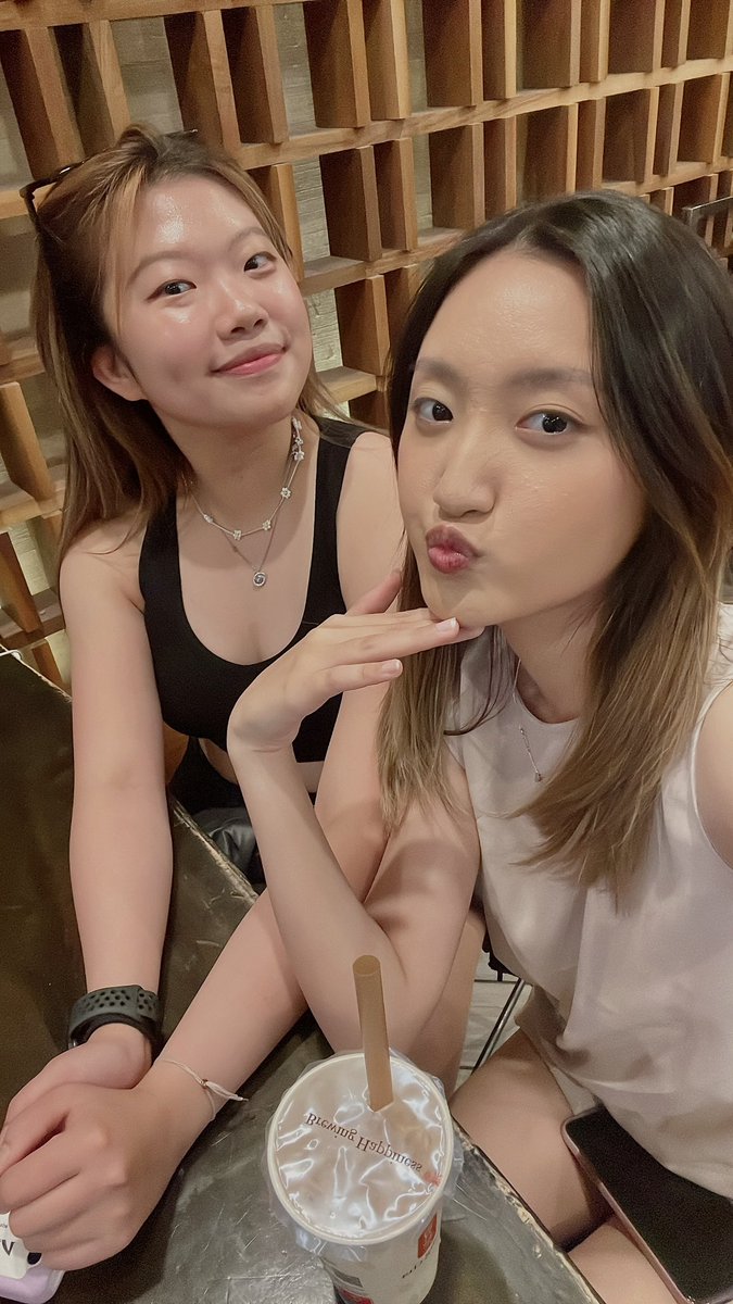 janeyzxa's tweet photo. bestie https://t.co/qyDL4vtlXy