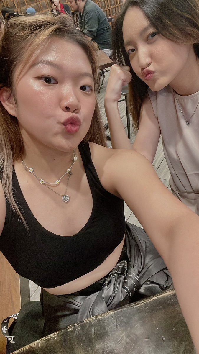 janeyzxa's tweet photo. bestie https://t.co/qyDL4vtlXy