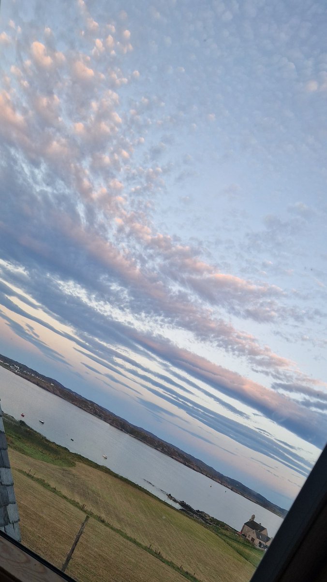 EileanIdhe's tweet photo. 'Then they will see the Son of Man coming in clouds with great power and glory' [Mark 13:26] #clouds #dusk #argyll #isleofiona #hope #dayisdone #pinkclouds #faith #roomwithaview #vista #prayer https://t.co/GMAs7HurH8