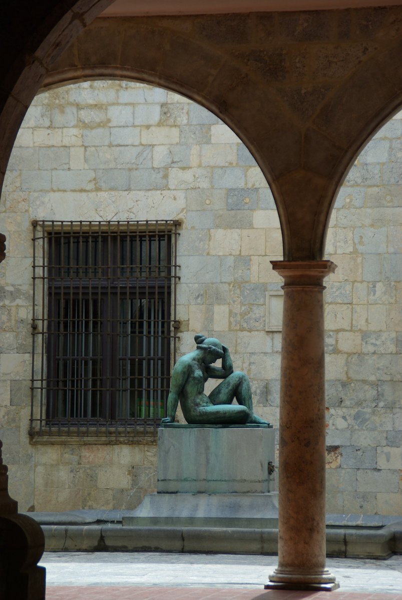 #Italy, 15.10.18

Silence and emptiness
Emptiness and silence
All around
Only a sigh in the air
Soft and weak
Like a naked soul
Levitating
Crying

#poetry #poesía #WritingCommunity #poemaday #photography #streetphotography #StreetArt #NFT #love #poetrycommunity #NFTs #tuesdayvibe