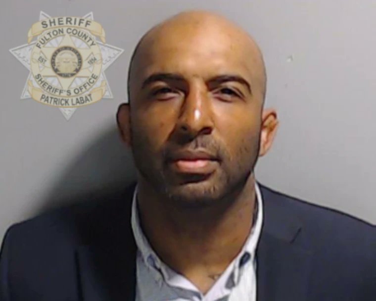 The inimitable Harrison FORD (L): not to be mistaken for the indicted Harrison FLOYD (R).

Hope this eliminates any potential confusion.