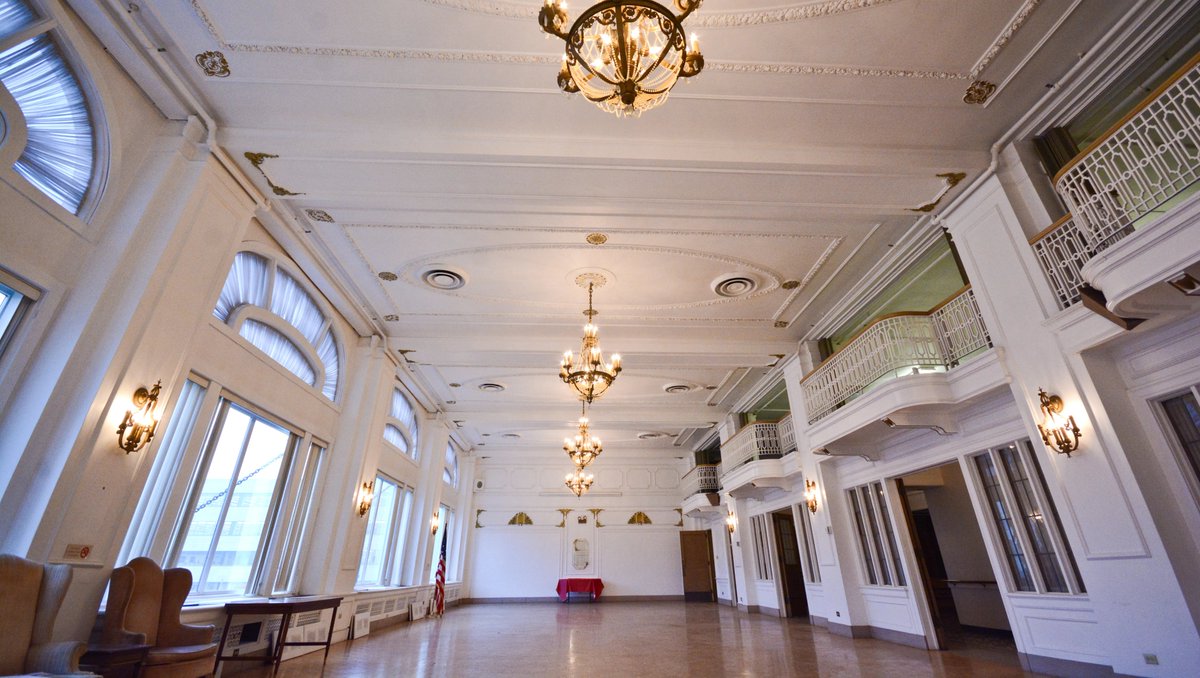 joesimonPodcast's tweet image. #EarlyDistribution - some #401k plans allow for 59.5 or older current participants to transfer their vested $ out of the plan to an ira (non taxable event) while still employed there. Is this a great idea? Why? #SmartMoney