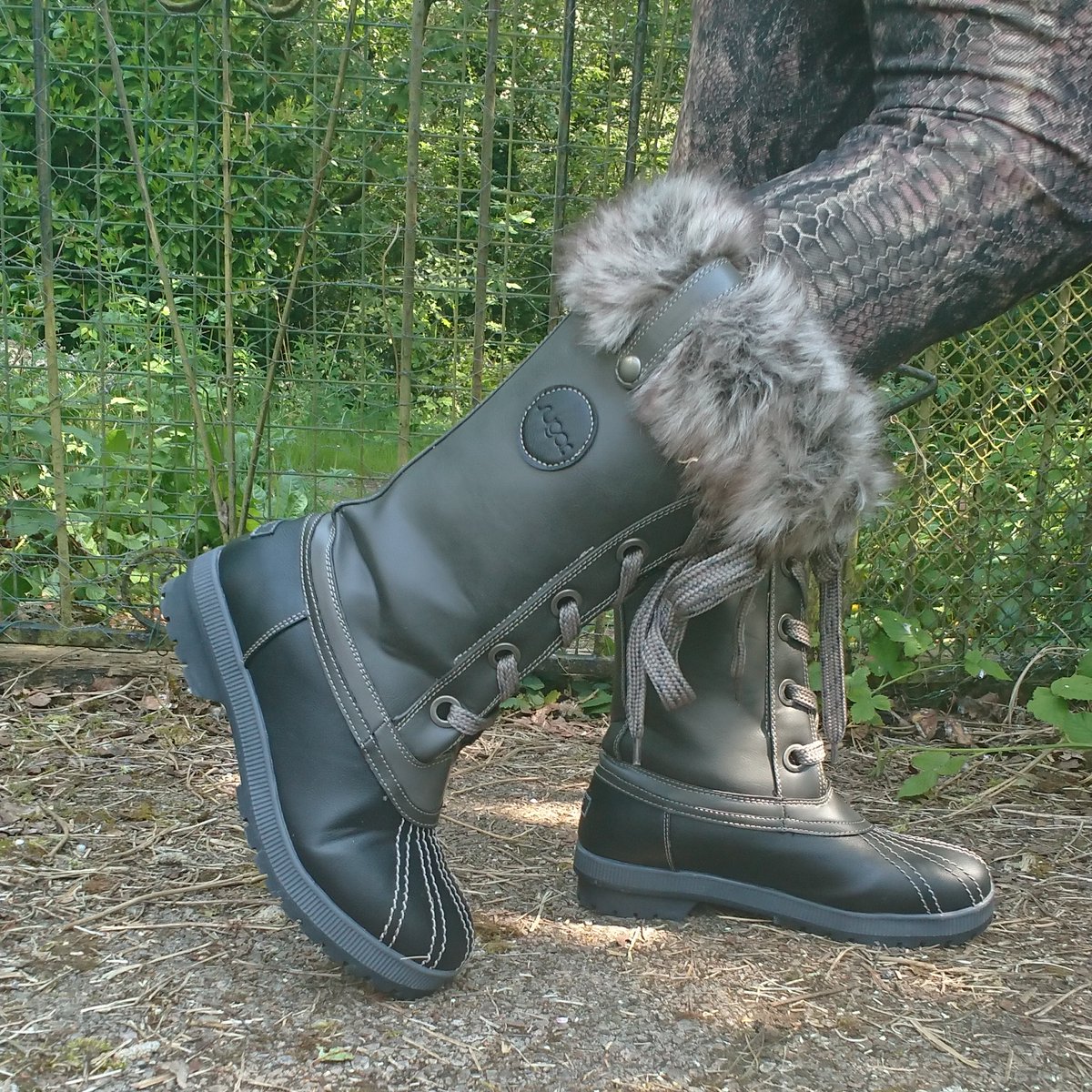 wampiremaster's tweet photo. Putting on Leather Fur Winter Boots 
Full Video Below 👇
https://t.co/ZDJgzr1eQi
#boots #dominatrixboots #leather #leatherboots #leatherbootsfetish #leatherbootshoes #leathersnowboots #leatherwinterboots #kneeboots #bootsstyle #outdoorboots #walkingboots #longboots  #bootsfashion https://t.co/R0pDXpenL5