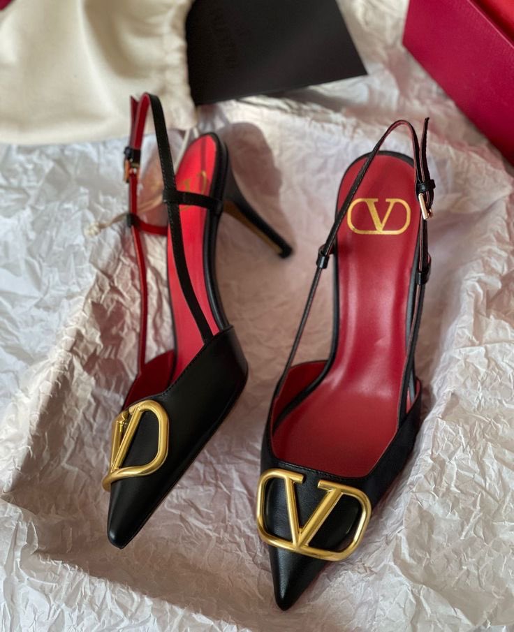 untitledallure's tweet photo. Valentino shoes https://t.co/q8gNi3NZBP