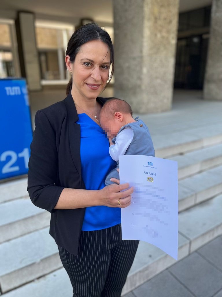OliveiraMann's tweet photo. Back to the roots! I am thrilled to announce that I have returned to my alma mater as Assistant Professor for Biomolecular Cryo Electron Microscopy at the School of Natural Sciences @TU_Muenchen. #WomenInSTEM #MomsInScience https://t.co/ovWwrph6Mx