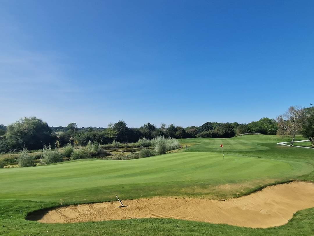 mandy_ambert's tweet photo. A day @UllesthorpeGolf @BWUllesthorpe for the signature hole challenge and course review for @MidlandsGolfer Bella in tow with Phil and Jean-Louis. A welcome breeze but buggy needed ( phew) What challenging greens. 😮Great fun. A lovely day. https://t.co/IV1iJR1krJ