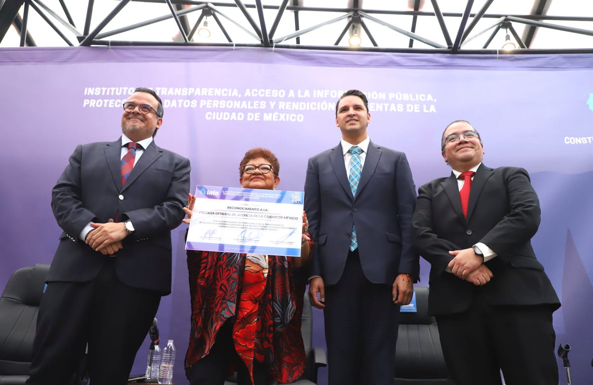 InfoCdMex's tweet photo. @FiscaliaCDMX @ErnestinaGodoy_ @AristidesRodri @IrvingEspinosa_ @JulioCBonillaG Finaliza el Conversatorio “La transparencia y la #RdeC en la procuración de justicia. Retos y buenas prácticas.”, impartido por @ErnestinaGodoy_, titular de la @FiscaliaCDMX; participaron el Comisionado Pdte. @AristidesRodri y el Comisionado @JulioCBonillaG
🎙@IrvingEspinosa_ https://t.co/JfXQHPoy8W
