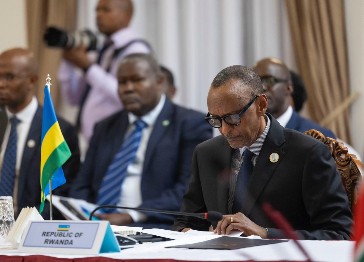 UrugwiroVillage's tweet photo. President Kagame attended an East African Community meeting hosted by President William Ruto of Kenya @WilliamsRuto and chaired by President Évariste Ndayishimiye of Burundi @GeneralNeva to discuss the security situation in Eastern DRC. https://t.co/2F796NGNdt