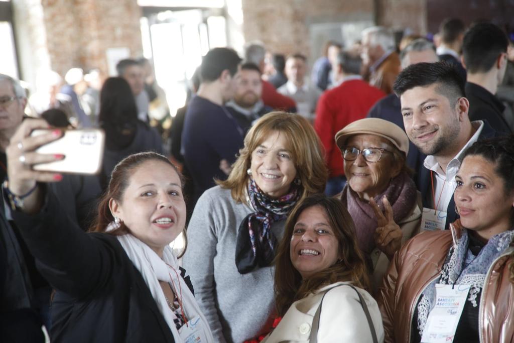 silvinafrana's tweet photo. 🤝 Como diputada defendí en @DiputadosAR el espíritu asociativo y solidario de #Cooperativas #Mutuales cuando querian ir por ellas.

Hoy tuve el orgullo de acompañar a muchos de ellos, en el Congreso Internacional de Cooperativas y Mutuales de nuestra provincia.

#JuntosAvancemos https://t.co/8rNaI9BKhG
