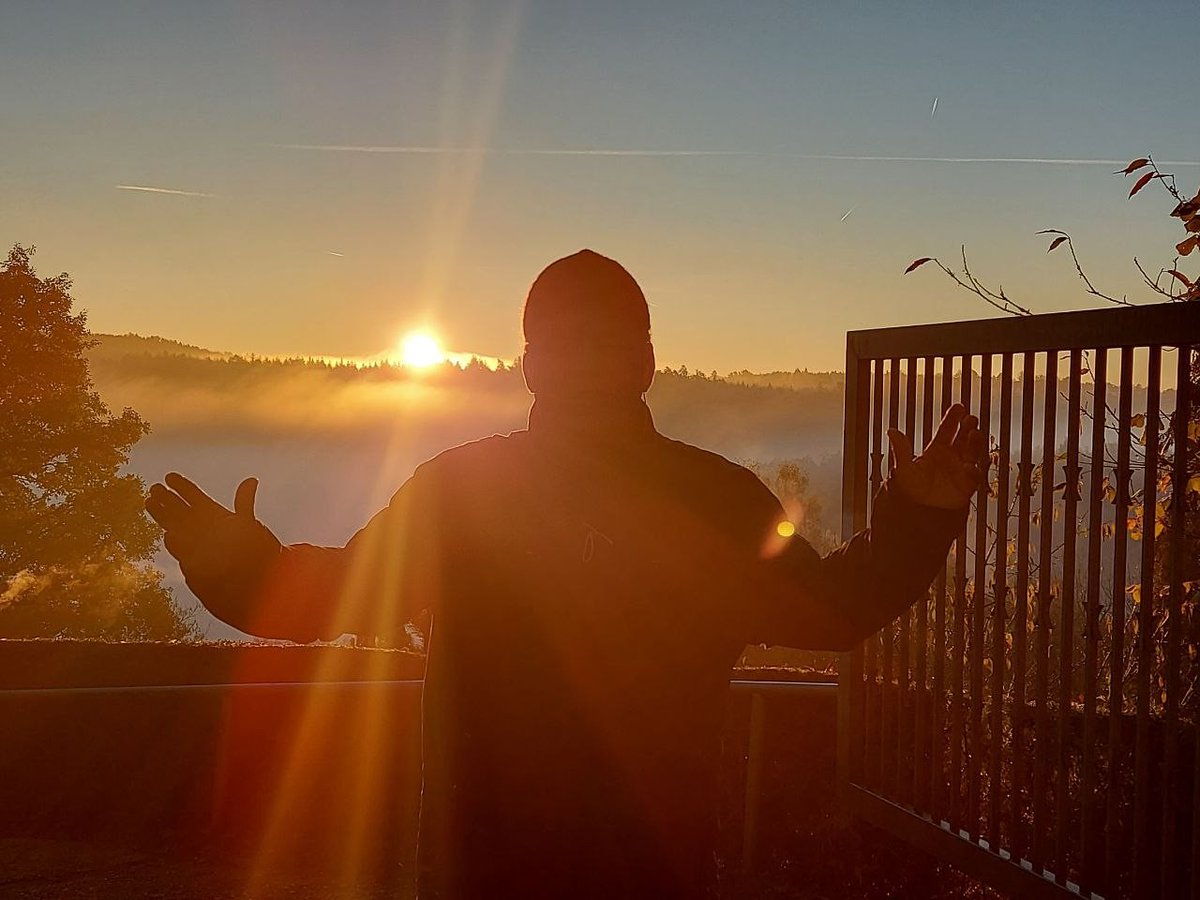 Erfolg entsteht aus Selbstliebe und dem Genuss des Gebens. Als Problemzonenkiller &amp; unabhängiger Berater bei MustHave Global helfe ich Ihnen, sich in Ihrer Haut wohlzufühlen. Testen Sie jetzt CelluMagic für eine schlankere Silhouette. Kostenlose Expertise! #Selbstliebe #Vertrieb