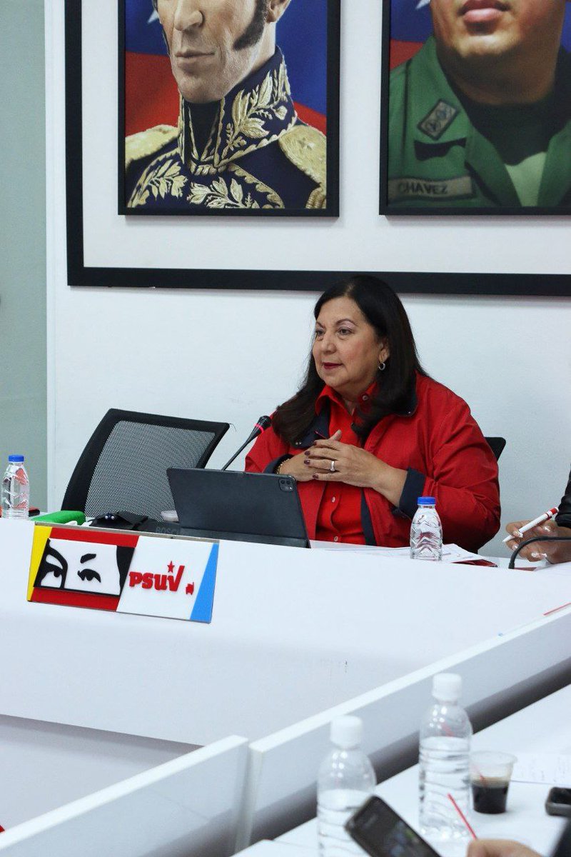 En un nuevo encuentro con la Dirección 
Regional del <a href="/PartidoPSUV/">PSUV</a>, hemos evaluado diferentes temas para el bienestar del pueblo de Caracas. Entre ellos, el esfuerzo que venimos realizando mediante el 1x10 del Buen Gobierno.
Trabajo en equipo, Victoria segura #VidaYPazSonLaPremisa