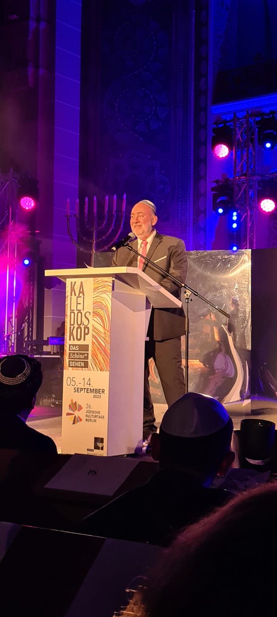 Ron_Prosor's tweet photo. 🤩 Wow, die 36. Jüdischen Kulturtage Berlin sind offiziell gestartet - und wie! Aviv Geffen rockte das Opening-Konzert! Er bringt den israelischen Vibe nach Berlin 🇮🇱🎉🎸🎶 #KulturCrossover #BerlinIsraelGroove #RockingNight https://t.co/4aWK2zH8Mc