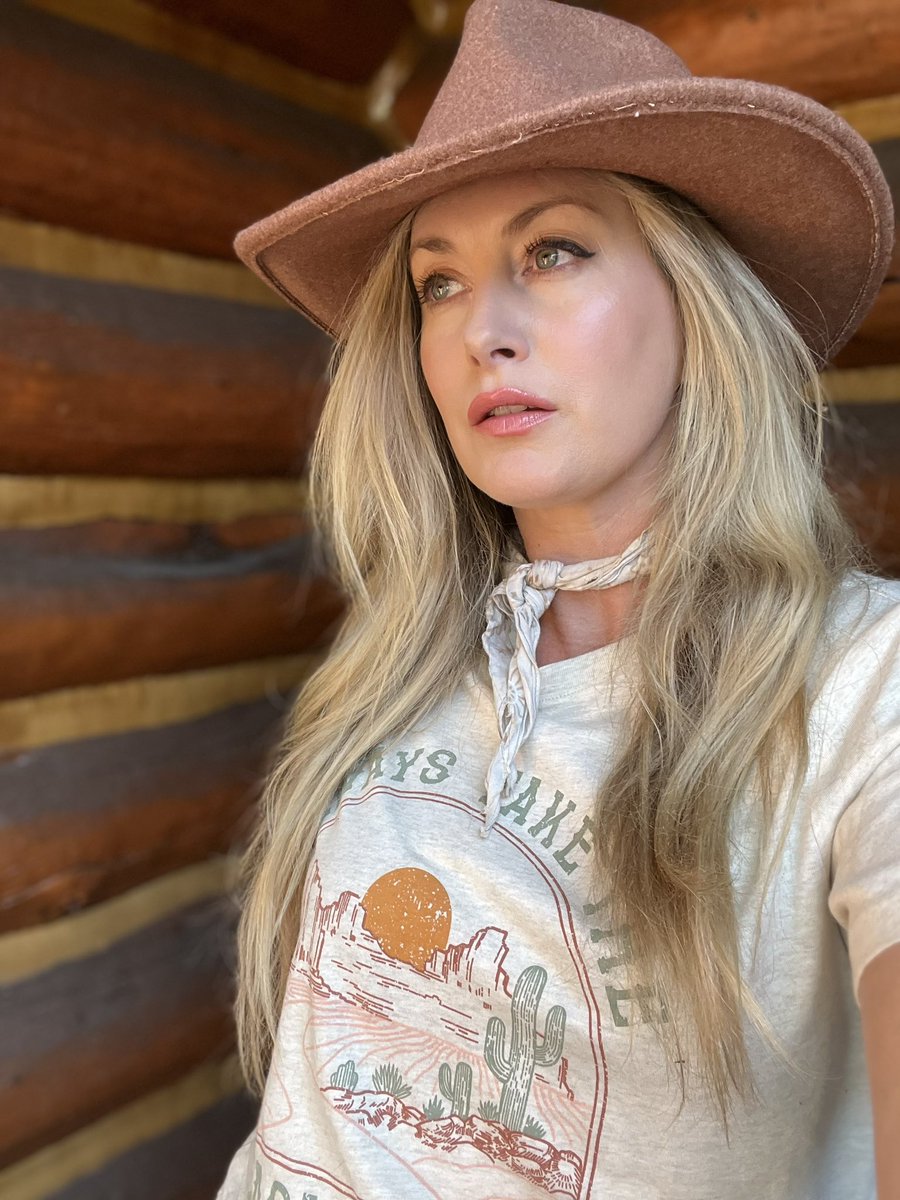 StephanieQuayle's tweet photo. September, Iโm falling for you all over again ๐ค @bassproshops #ad #naturalreflections https://t.co/XFgt65UmAb