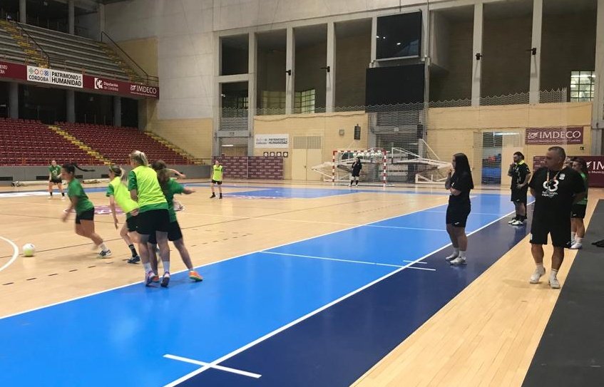 La plantilla del Deportivo Córdoba vuelve al trabajo 💪🏻

Primera sesión de Mari Sierra Hinojosa y primera toma de contacto con la mayoría de las jugadoras del primer equipo 💚