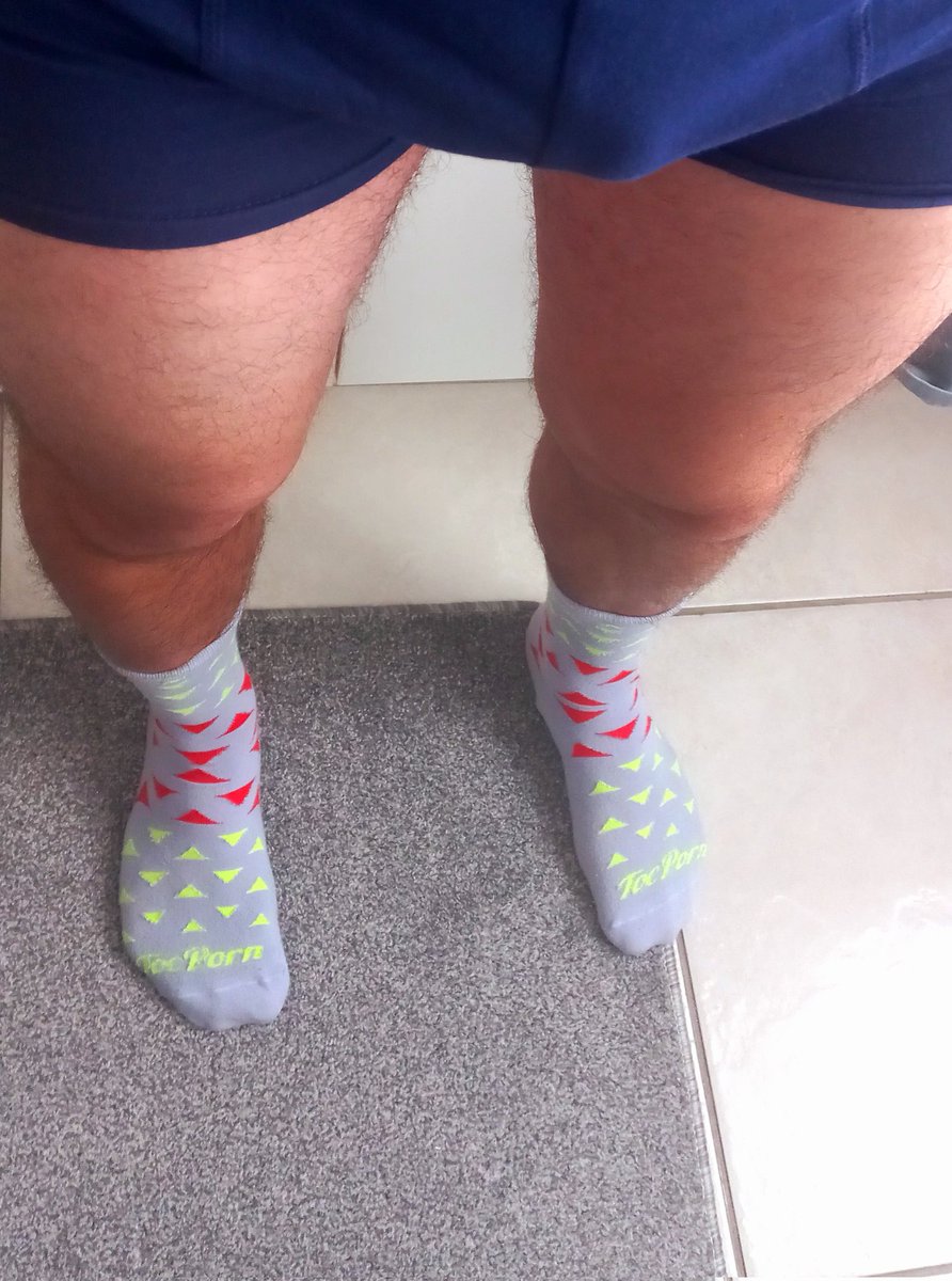 AdrianPetz's tweet photo. 🥶🥶🥶🥶🥶🦵🦵🤗😌#ToePorn https://t.co/M4oWFHMSiL
