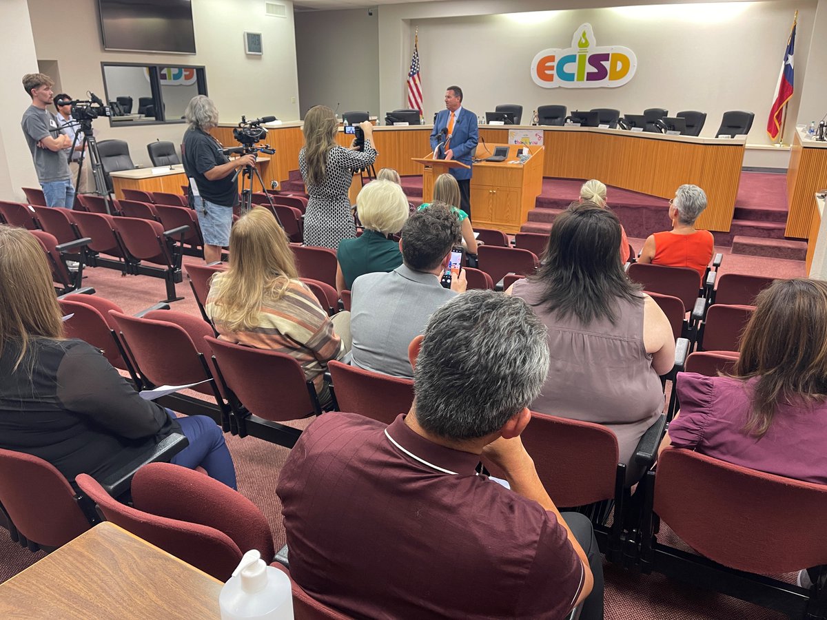 EctorCountyISD's tweet photo. Announced today: ECISD has been approved for a Registered Apprenticeship Program for Teachers, and local education leaders from @OdessaCollege and @utpb joined to tout the incredible benefits to prospective new teachers. Read: https://t.co/tGTOZBFU7S
#ECISDLeads https://t.co/av3710EutB