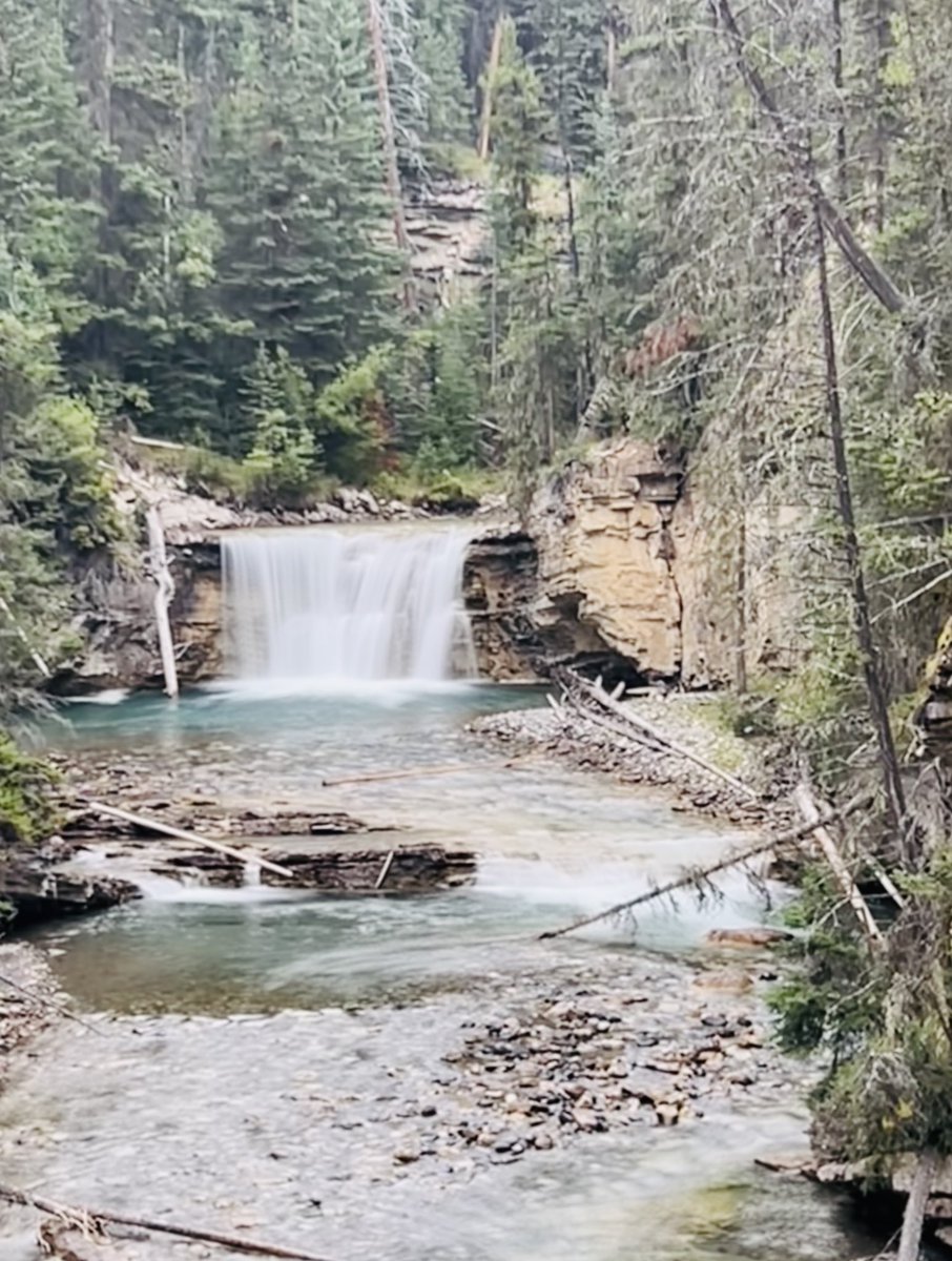 WWTravelMag's tweet photo. There are so many waterfalls on the hike up Johnston Canyon. Don’t just look for the lower and upper falls!
.
.
#johnstoncanyon #banff #banffnationalpark #alberta #hiking #travelalberta #banffalberta #mountains #waterfalls #canadianrockies #inkpots #waterfall #parkscanada https://t.co/AFWnvZ9Iqx