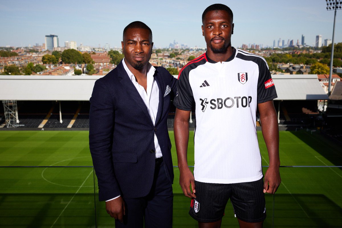 FabrizioRomano's tweet photo. Fodé Ballo Touré has formally completed his move to Fulham from AC Milan today in London — here with his agent ⚪️⚫️

Loan deal, no buy option. Fulham will cover 100% of the salary from AC Milan. https://t.co/ZVGeeefhUt