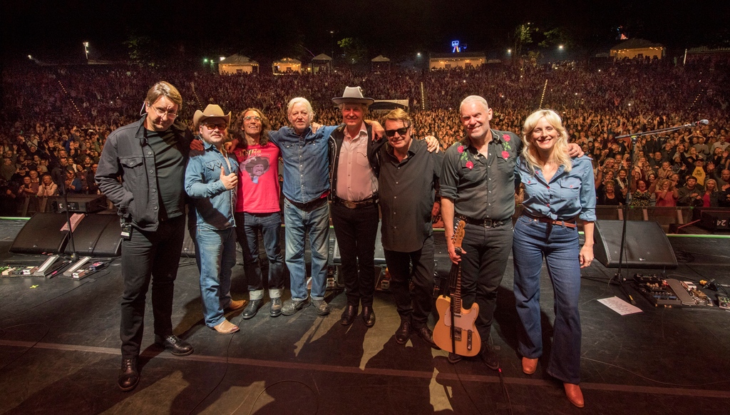 PNE_Playland's tweet photo. Last night we said goodbye to the historic PNE Amphitheatre with our final 2023 Summer Night Concert!

Blue Rodeo took the Chevrolet Stage to close out the PNE Amphitheatre’s incredible 59-year run with an amazing sold out show. Thank you for celebrating the final night with us! https://t.co/CEmzFjl2uk