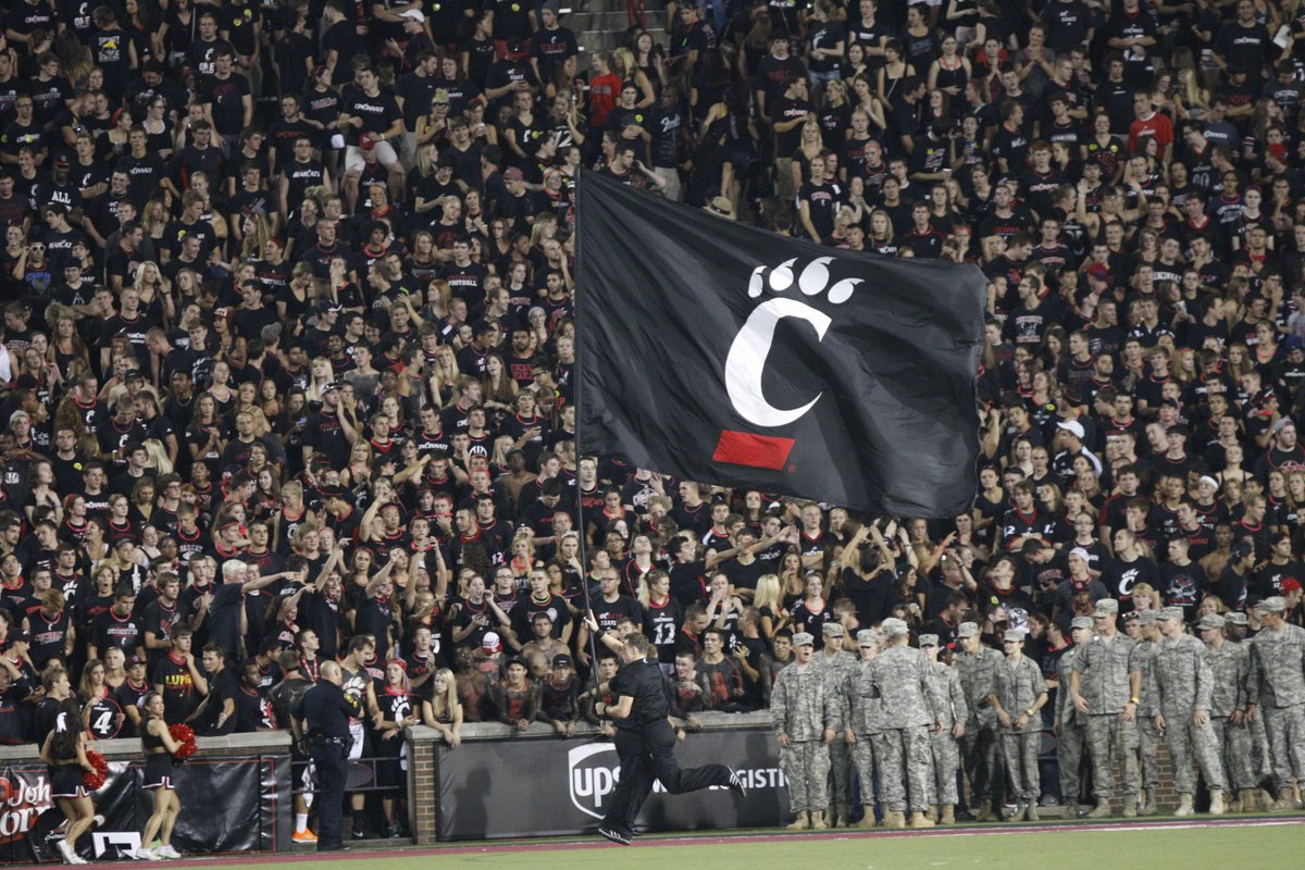 GoBearcatsKIDS's tweet photo. FLASHBACK FRIDAY 🔴⚫️🏈

The last time @GoBearcatsFB faced the Pittsburgh Panthers was in 2012. 

The Bearcats won 34-10 and @TheGuruStew had 9⃣ Tackles, 2⃣ Sacks, and 1⃣ Forced Fumble! https://t.co/AOs2iDN8zI