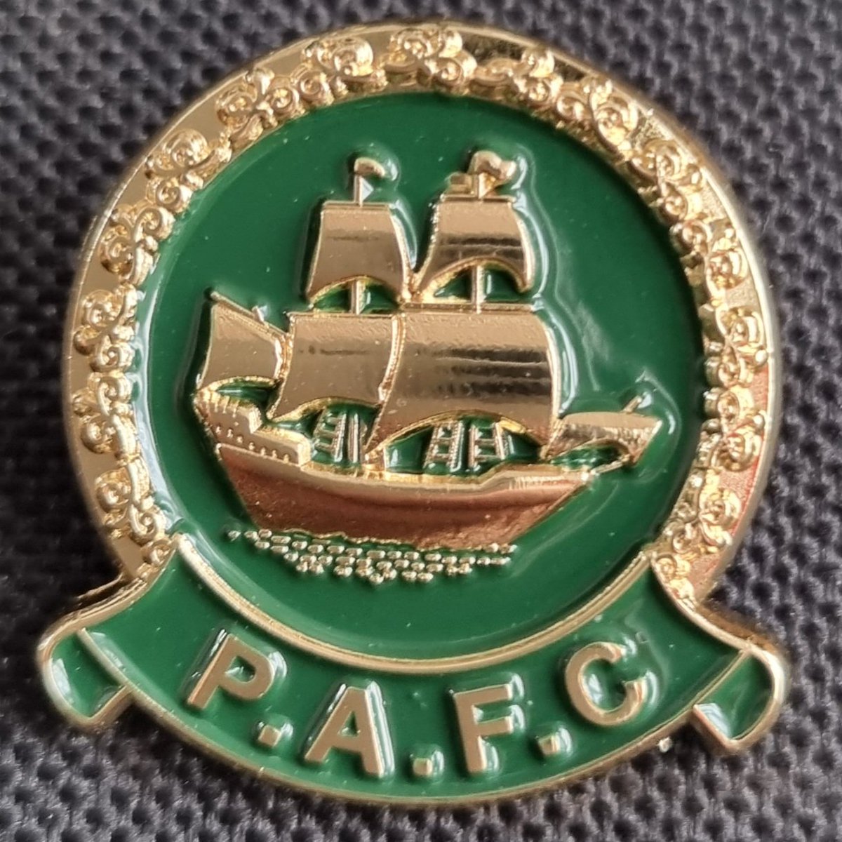 Turned the LFC 28mm wearable into a PAFC Pin

Green and Gold to match new shirt