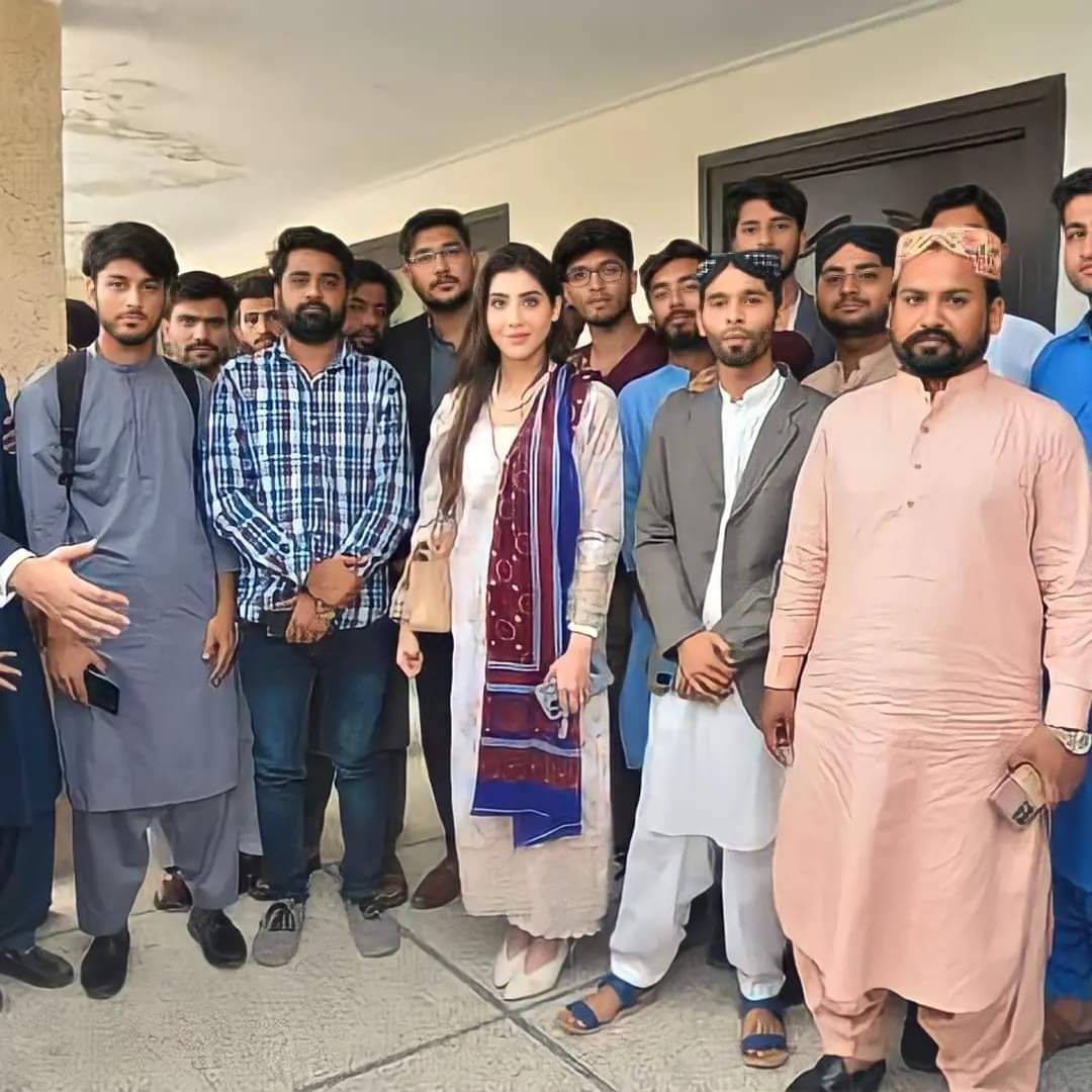 hazallodhi9's tweet photo. MPA Hina Parvez Butt along with MSFians at Muslim League house Karachi https://t.co/DB0Ch0h9Au