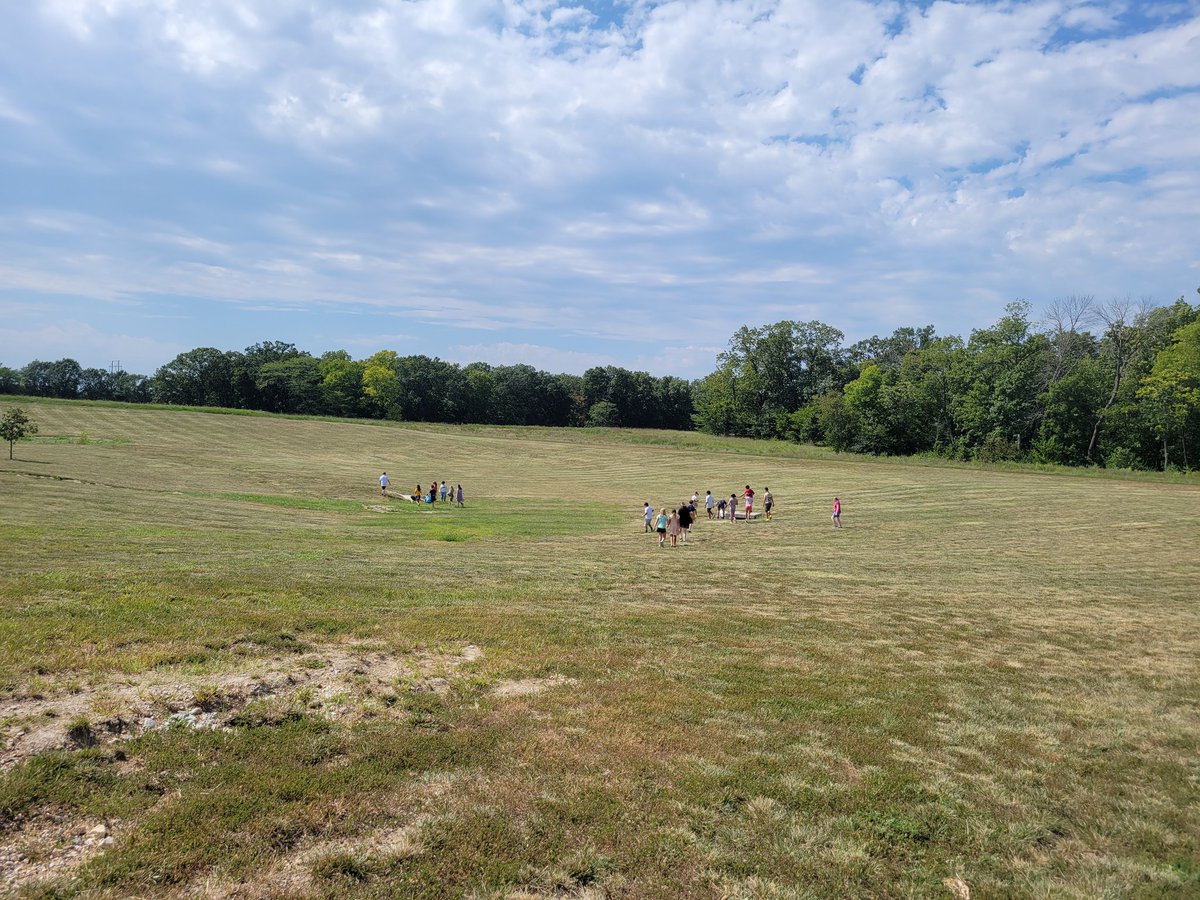 MrsHickcox5's tweet image. Went outside for science today! We're on the hunt for producers, consumers, and decomposes. #cpsscience #CREateleaders