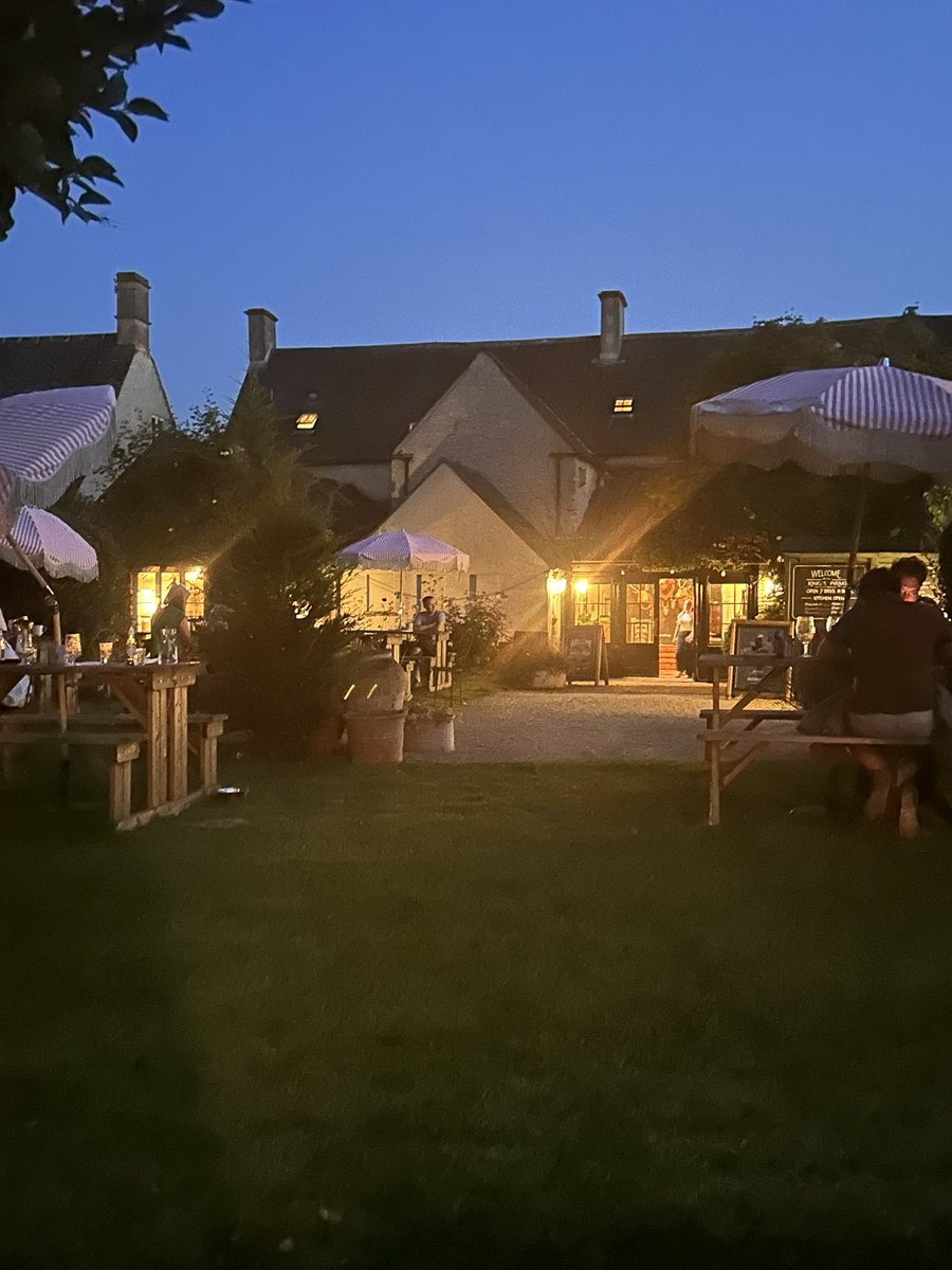 Local boozer looking lovely in the Evening glow #Kingsarms #Didmarton