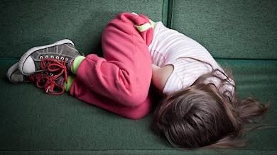 🖋️ Hakkari’de 11 yaşındaki kız çocuğu 3 kişinin tecavüzüne uğruyor!

➖ Zanlılar hemen tutuklanıyor. Çocuk tedavi altına alınıyor. Çıkarıldıkları mahkemede 8 ay sonra zanlılar serbest kalıyor. Zanlıların avukatı AK Parti il başkanı çıkıyor.

➖ Kız çocuğu intihar ediyor.

➖