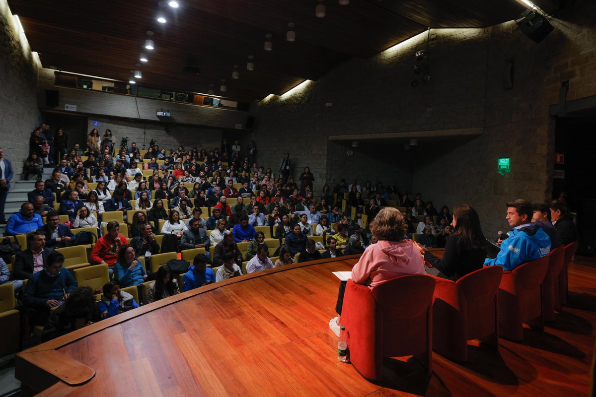 RaquelBernal3's tweet photo. Los candidatos @Diego_Molano @JDOviedoA @GustavoBolivar y @Nicolas_ramos_b compartieron en @Uniandes su visión en educación y formación posmedia.

Les comparto el encuento:https://t.co/K3A7UcMeTU

Seguiremos generando estos espacios plurales de construcción y debate democrático. https://t.co/9ivENaKplG