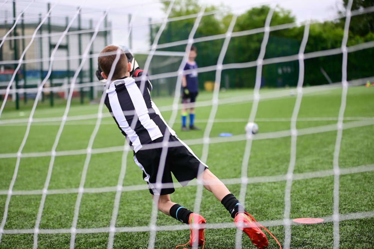 Our season long GK development centre programme is now available to book online.  

* 32 week age specific coaching programme
* UEFA Qualified coaches
* Individual Player Review
* End of programme presentation

signup ➡️ onegloveacademy.com/elite-developm…
#trainplaywearone