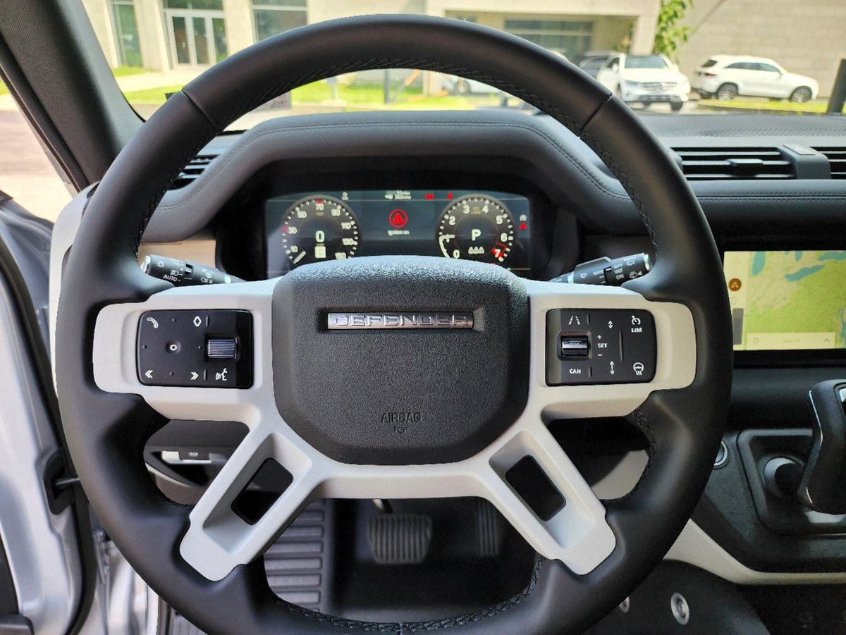 JLRwestchester's tweet photo. Make the impossible possible in this all-new Hakuba Silver Metallic 2023 Land Rover Defender 90 SE ✔️
Stock #: L23334
Contact our Sales Consultants to learn more ⬇️
📞(610) 436-0600
#landrover #defender90 #hakubasilver #defenderlove #landroverlife #westchesterpa #piazzapremium https://t.co/yT7RN3xtfX
