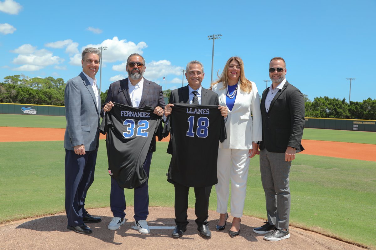 Miami Dade College tweet media