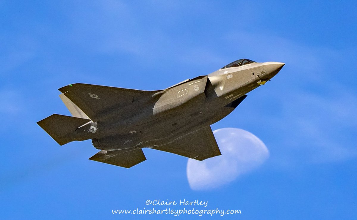 Claire Hartley tweet media